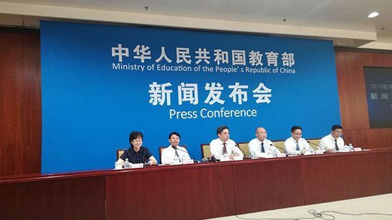 叉车安全操作规范图解：保障作业安全的关键指南